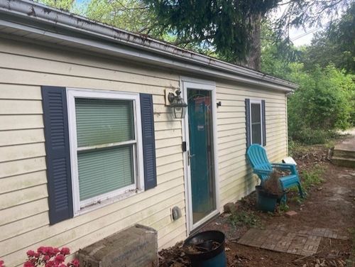 44 Tallawanda Rd, Swansea, MA, 02777-1207 | Card Image