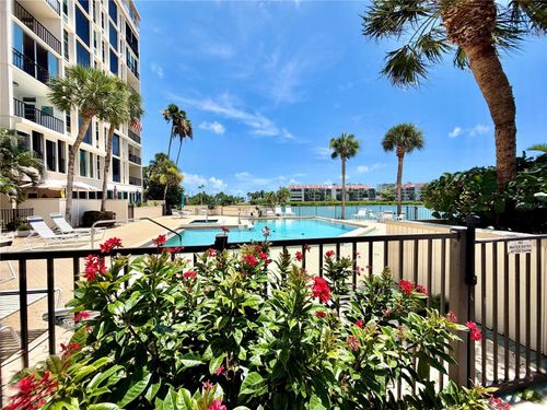111-7400 Sun Island Dr S, SOUTH PASADENA, FL, 33707-4424 | Card Image