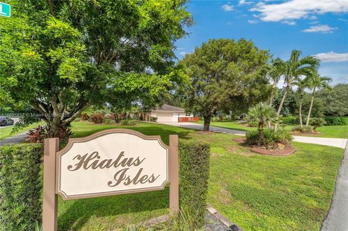 4020 S Hiatus Rd, Davie, FL, 33330-2011 | Card Image