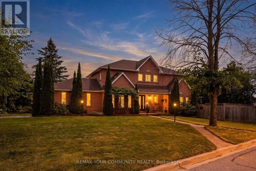 68 Autumn Way, Aurora (Aurora Heights), ON, L4G4P4 | Card Image
