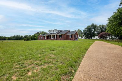 4661 E Robertson Rd, House other with 3 bedrooms, 2 bathrooms and 5 parking in Cross Plains TN | Image 2