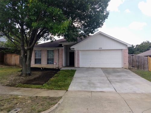 6104 Brookfall Dr, Arlington, TX, 76018-5327 | Card Image
