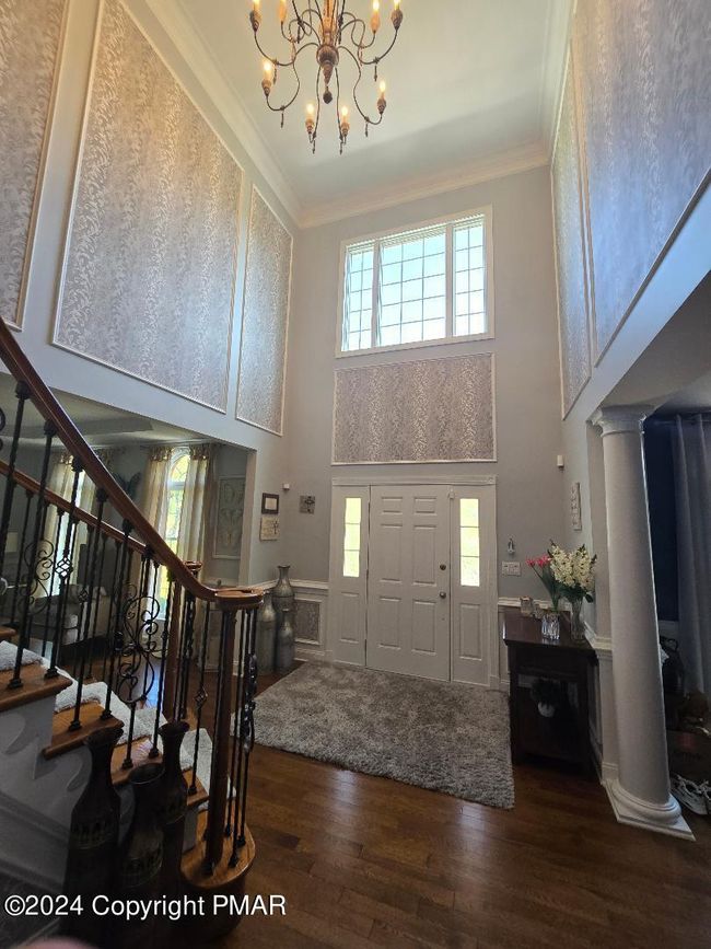 FOYER | Image 13