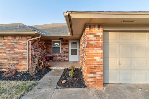 1033 Mabel C Fry Blvd, Yukon, OK, 73099-2815 | Card Image