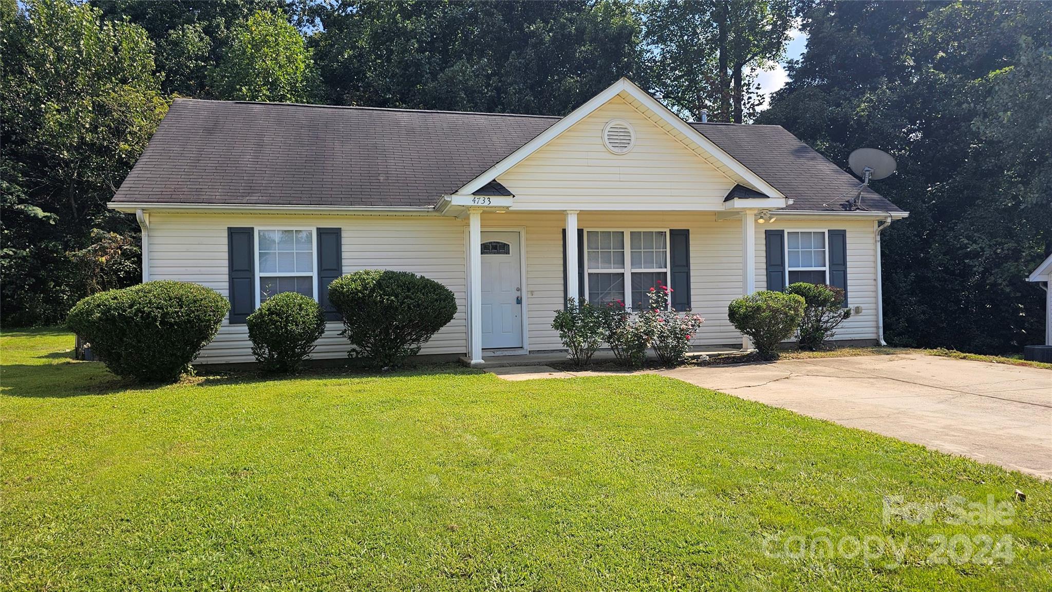 Palm Breeze Ln, Charlotte, NC 28208