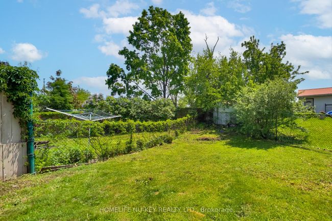 219 Cundles Rd W, House attached with 3 bedrooms, 1 bathrooms and 2 parking in Barrie ON | Image 33