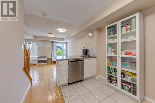 291-306 John St, Thornhill, ON, L3T0A7 | Card Image