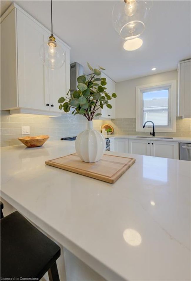 1264 King St N, House other with 5 bedrooms, 2 bathrooms and 5 parking in Saint Jacobs ON | Image 20
