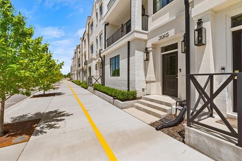 3915 S Champions Dr, Rogers, AR, 72758-8896 | Card Image