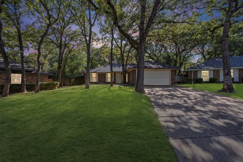 3902 Wentworth Dr, Arlington, TX, 76001-5298 | Card Image