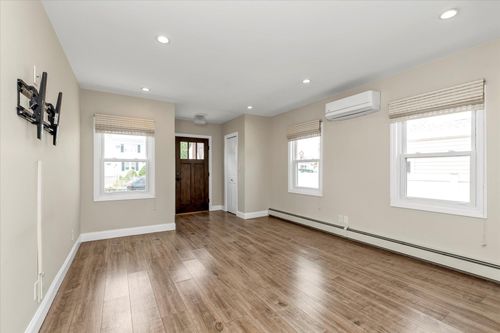 22 Lido Pkwy, Lindenhurst, NY, 11757-6017 | Card Image