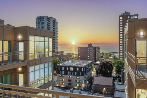 1550 E Royall Pl, MILWAUKEE, WI, 53202-1869 | Card Image