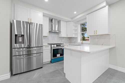 2524 Tenbroeck Ave, Bronx, NY, 10469-5309 | Card Image
