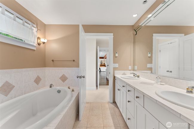 9811 Glacis Dr Ne, House other with 2 bedrooms, 3 bathrooms and 2 parking in Olympia WA | Image 14