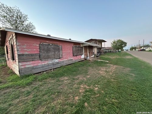 111 Sw Lane St, Cotulla, TX, 78014-2606 | Card Image