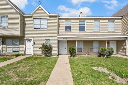 9415 Olde Towne Row, Dallas, TX, 75227-8162 | Card Image