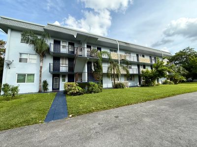 203 - 5495 Nw 10th Court, Condo with 2 bedrooms, 2 bathrooms and null parking in Plantation FL | Image 1