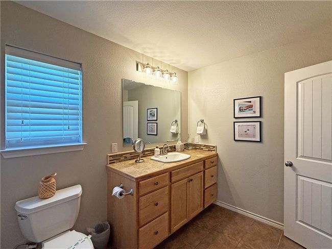 1020 S Live Oak St, House other with 2 bedrooms, 2 bathrooms and null parking in Rockport TX | Image 13