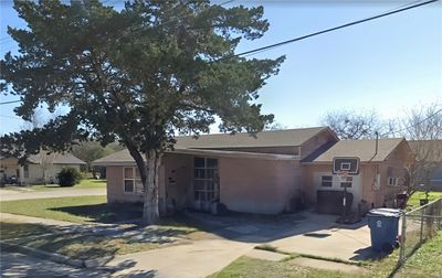 610 E Hayes Street, House other with 3 bedrooms, 1 bathrooms and null parking in Beeville TX | Image 2