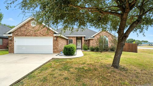 637 Topaz Ave, Seguin, TX, 78155-7923 | Card Image
