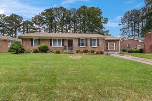 1116 Lakeview Dr, Portsmouth, VA, 23701-3611 | Card Image