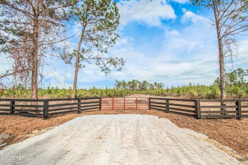 13693 County Road 124, Sanderson, FL, 32087-2107 | Card Image
