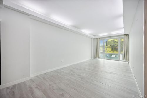 209n-158 Union Tpke, Fresh Meadows, NY, 11366-1080 | Card Image