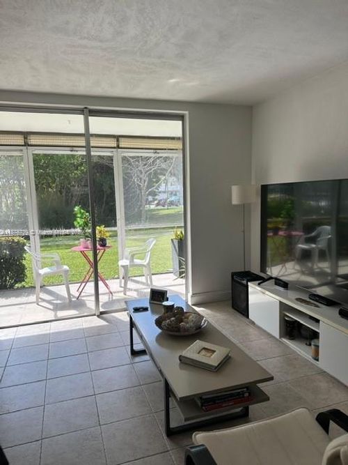 apt-e112-2930 Point East Dr, Aventura, FL, 33160-2637 | Card Image