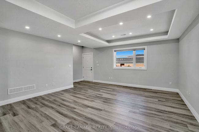 B - 1044 Howard Ave, Home with 2 bedrooms, 2 bathrooms and 1 parking in Windsor ON | Image 5