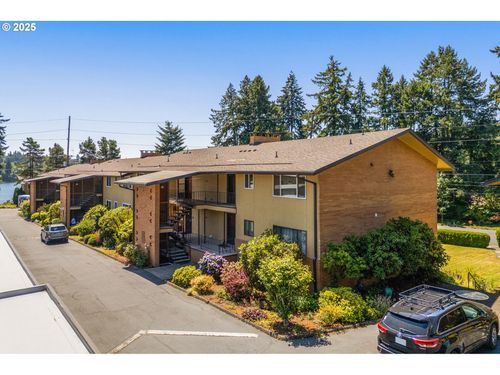 22-1400 Se Lava Dr, Milwaukie, OR, 97222-7466 | Card Image