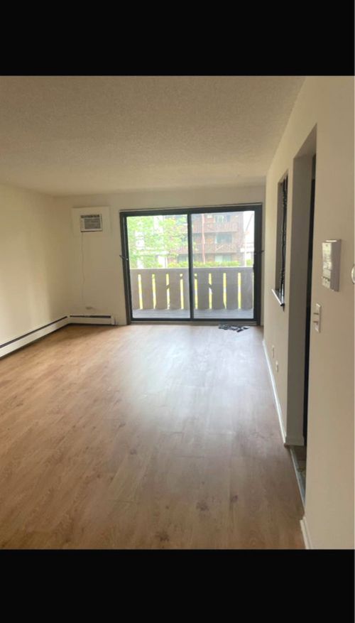 6-9 Parkside Ct, Vernon Hills, IL, 60061-1176 | Card Image