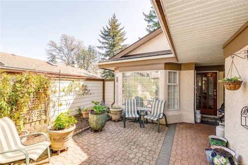 22-901 Kentwood Lane, Victoria, BC, V8Y2Y6 | Card Image