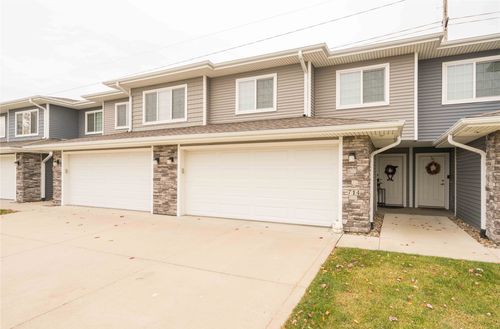 714 Ne Conner Ct, Waukee, IA, 50263-2308 | Card Image