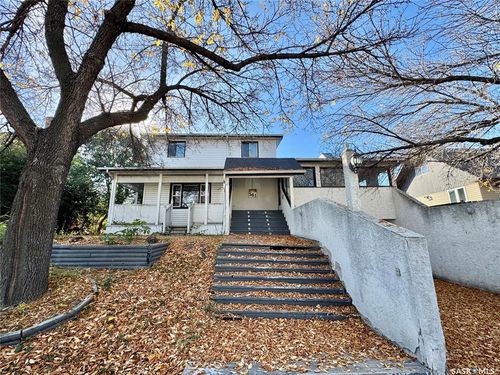 561 19th St E, Prince Albert, SK, S6V1K3 | Card Image