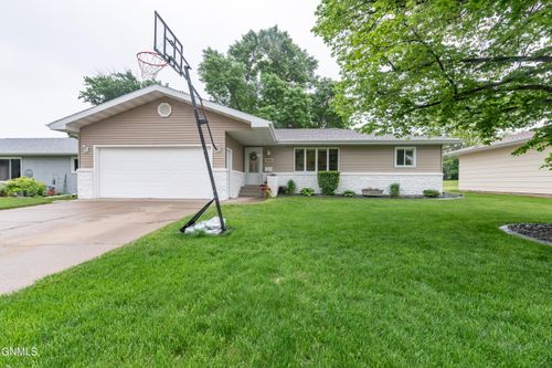 2013 6th Street, Bismarck, ND, 58501 | Card Image