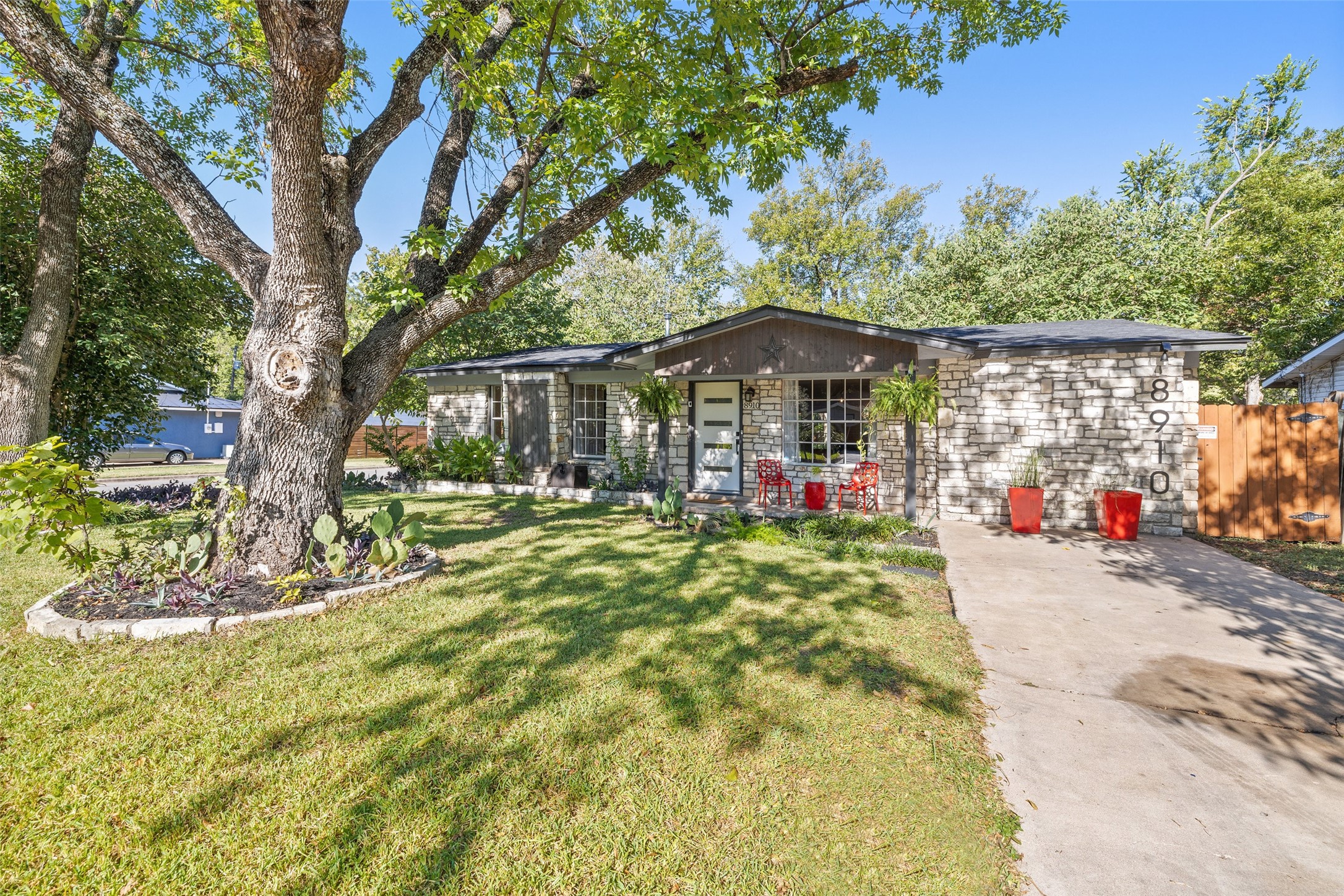 Slayton Dr, Austin, TX 78753