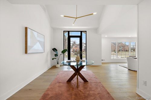 963 Lochmoor Blvd, Grosse Pointe Woods, MI, 48236-4011 | Card Image