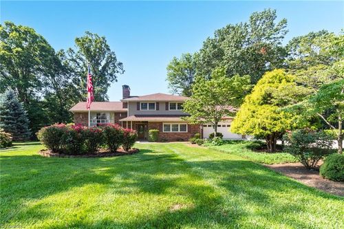 394 Forest Oaks Dr, Dobson, NC, 27017-8541 | Card Image