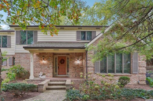 218 Saratoga Cir, MADISON, WI, 53705-2431 | Card Image