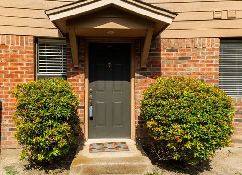 5640 Cedar Creek Dr, Benbrook, TX, 76109-5768 | Card Image