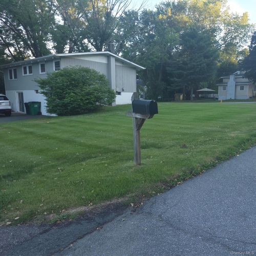 11 Laurie Lane, Newburgh-Town, NY, 12550 | Card Image