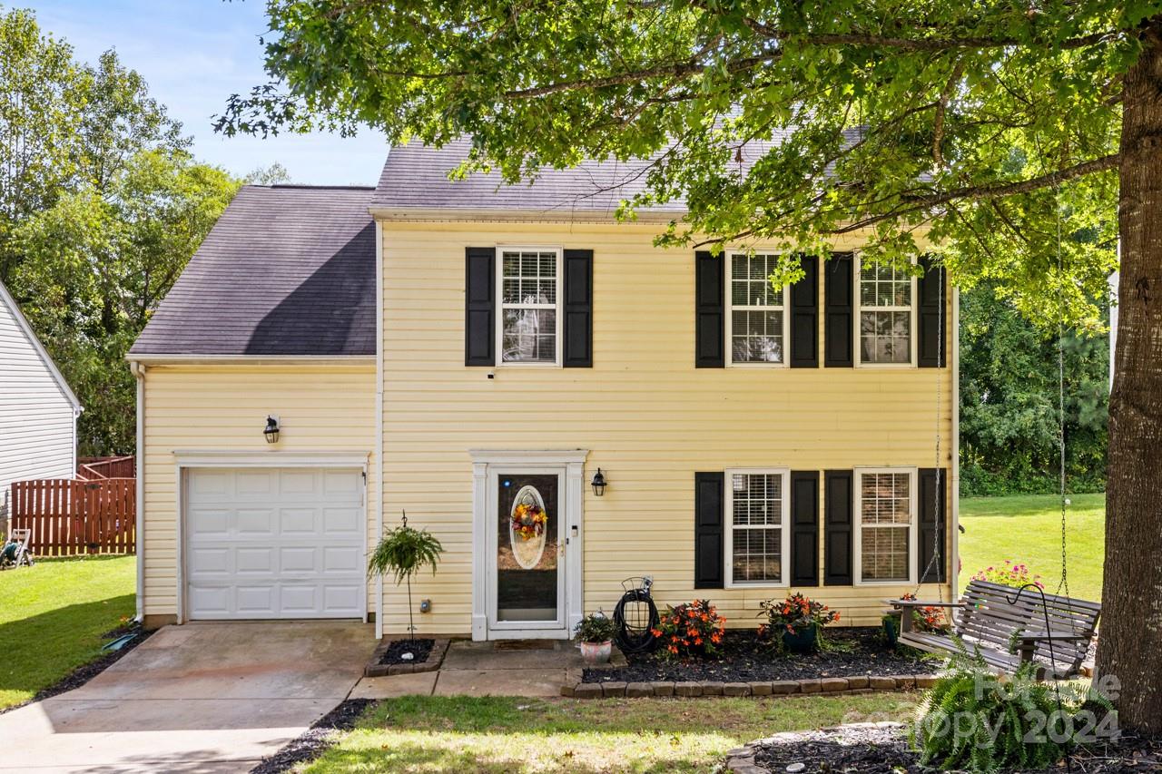 Grassy Patch Ln, Charlotte, NC 28216