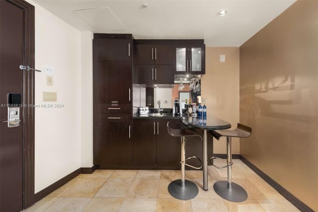 327 - 1437 Collins Ave, Condo with 0 bedrooms, 1 bathrooms and null parking in Miami Beach FL | Image 7