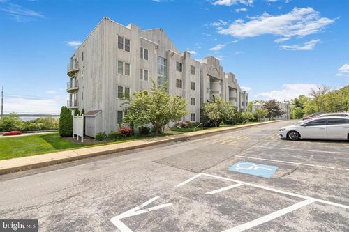 46-5213 Le Parc Dr, WILMINGTON, DE, 19809-2774 | Card Image