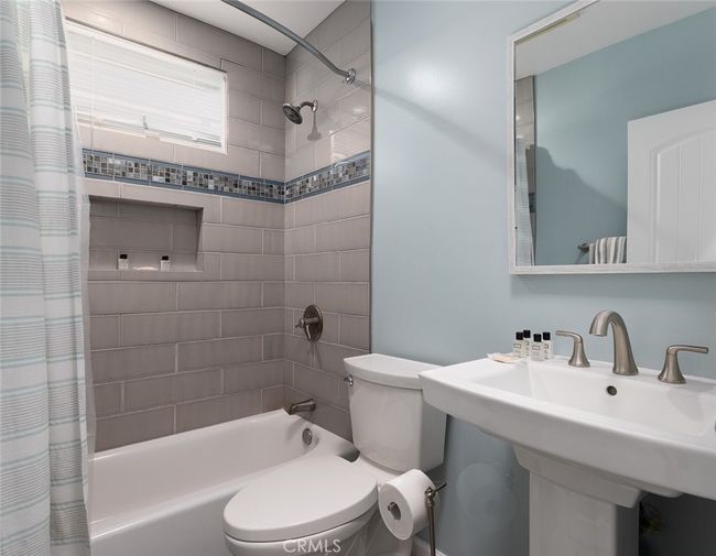 1113 W Balboa Blvd, House other with 6 bedrooms, 4 bathrooms and 2 parking in Newport Beach CA | Image 14