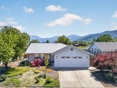 124 Samuel Lane, Phoenix, OR, 97535 | Card Image
