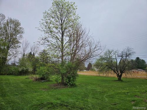 V/L V L E Maple Ave, Burton, MI, 48439 | Card Image