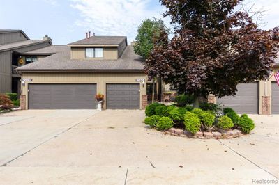 9838 Hawthorne Glen Drive, Condo with 4 bedrooms, 2 bathrooms and null parking in Grosse Ile Twp MI | Image 2