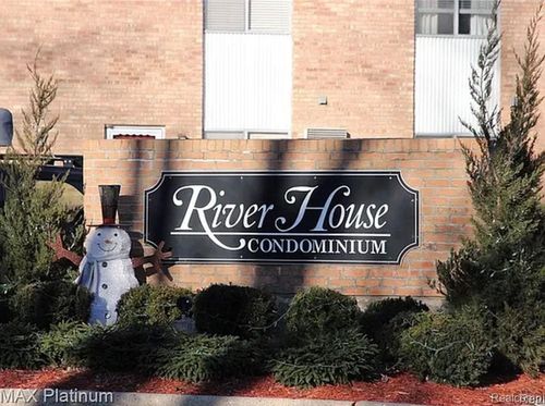 102-1261 Island Drive, Ann Arbor, MI, 48105 | Card Image