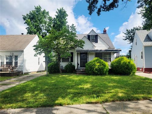 18305 Knoll Dr, Maple Heights, OH, 44137-2730 | Card Image